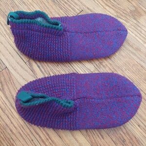Cozy Bombas Grip Slippers Women XS.    Sz 5-6.5
